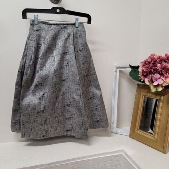 GRAY elegant pleated skirt size 2X - Picture 2 of 10